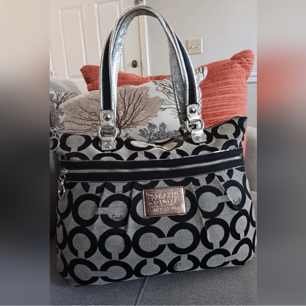Coach Poppy Lrg Shoulder Bag